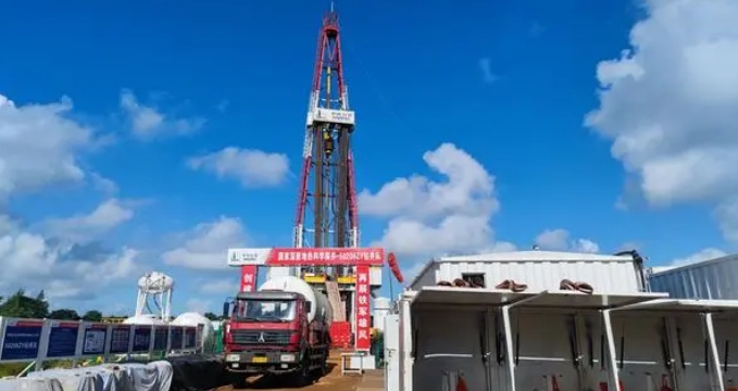 我國最深地熱科探井完鉆 助力深層地熱資源規(guī)模化開發(fā)利用-地大熱能 我國最深地熱科探井完鉆 助力深層地熱資源規(guī)模化開發(fā)利用-地大熱能